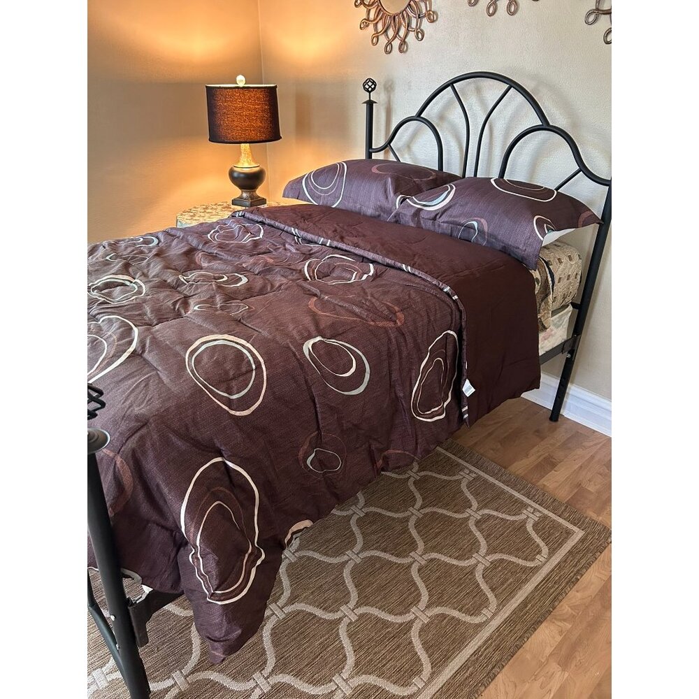Queen Comforter, Matching Shams